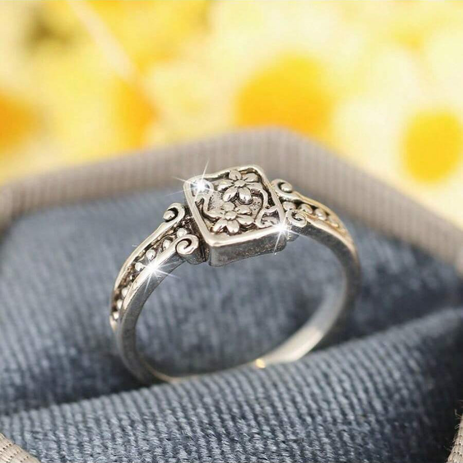 Vintage Boho Carved Flower Decor Ring
