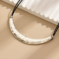 Vintage Hammered Zinc Alloy Crescent Choker Necklace