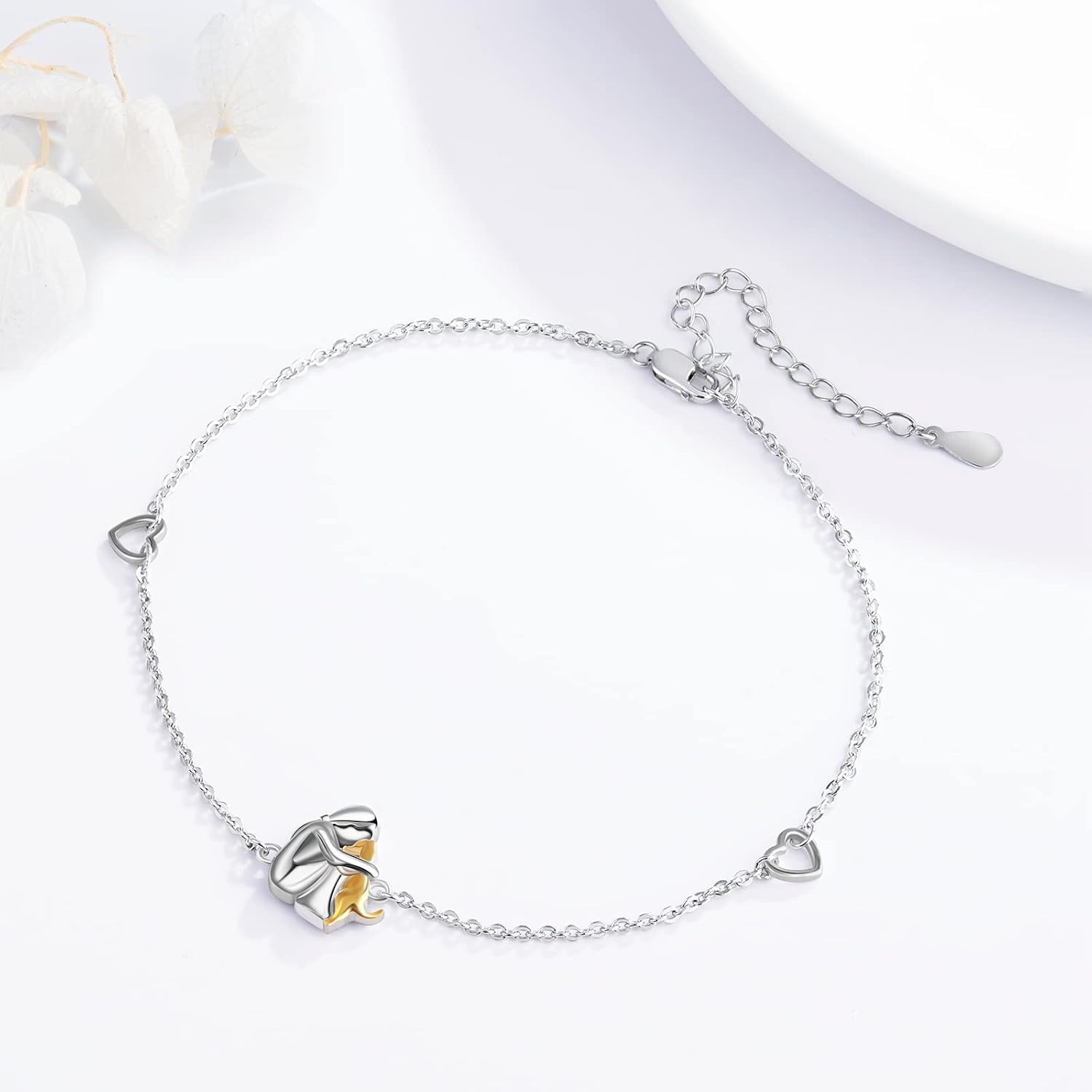 Adjustable charm bracelet