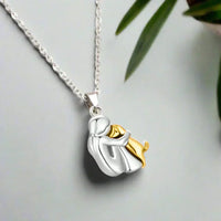 Taisha - Hug pendant necklace