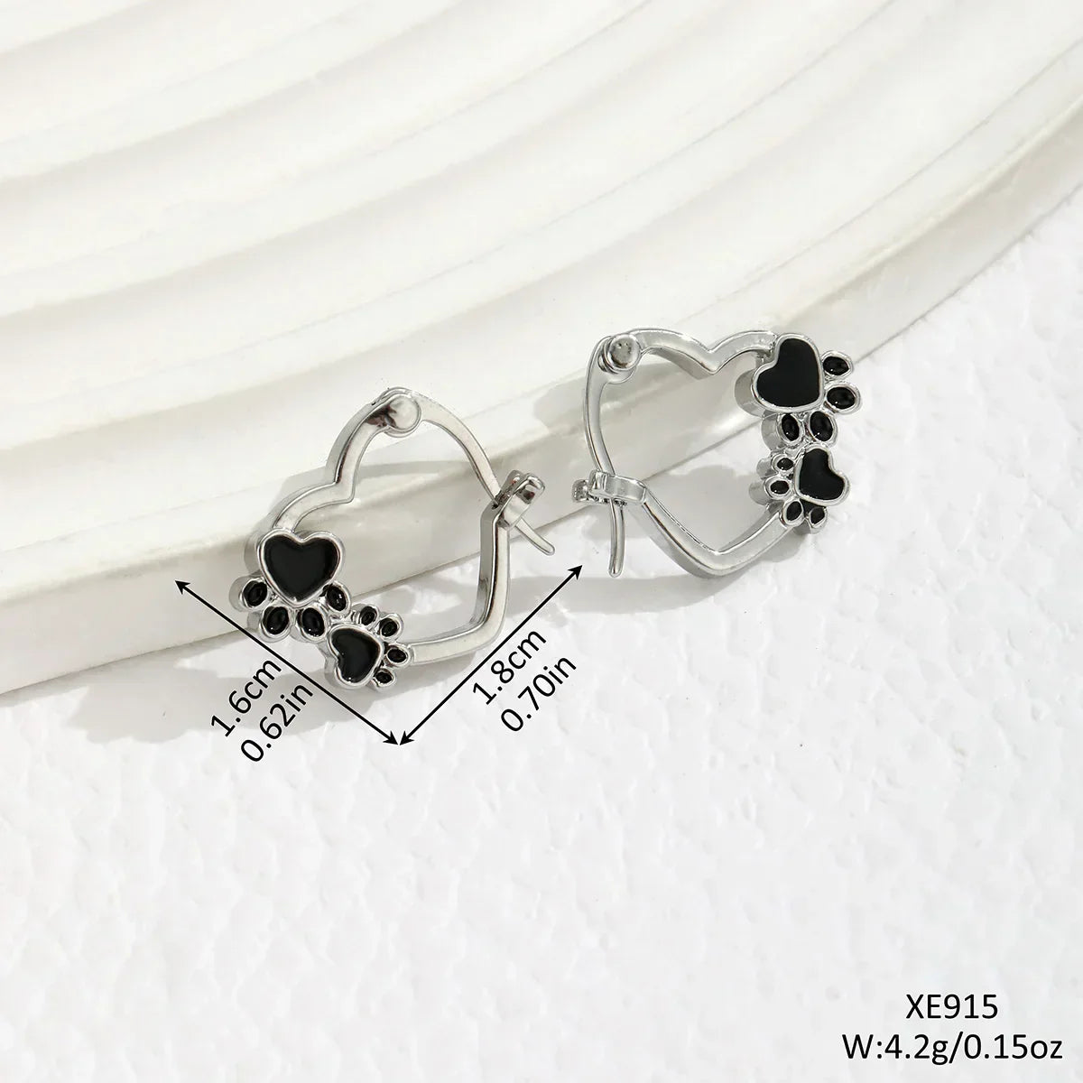 Huggie earrings with heart and black enamel
