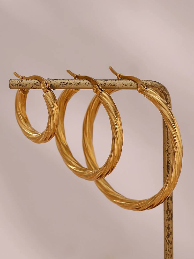 Blake Twisted Earrings Gold 35 mm