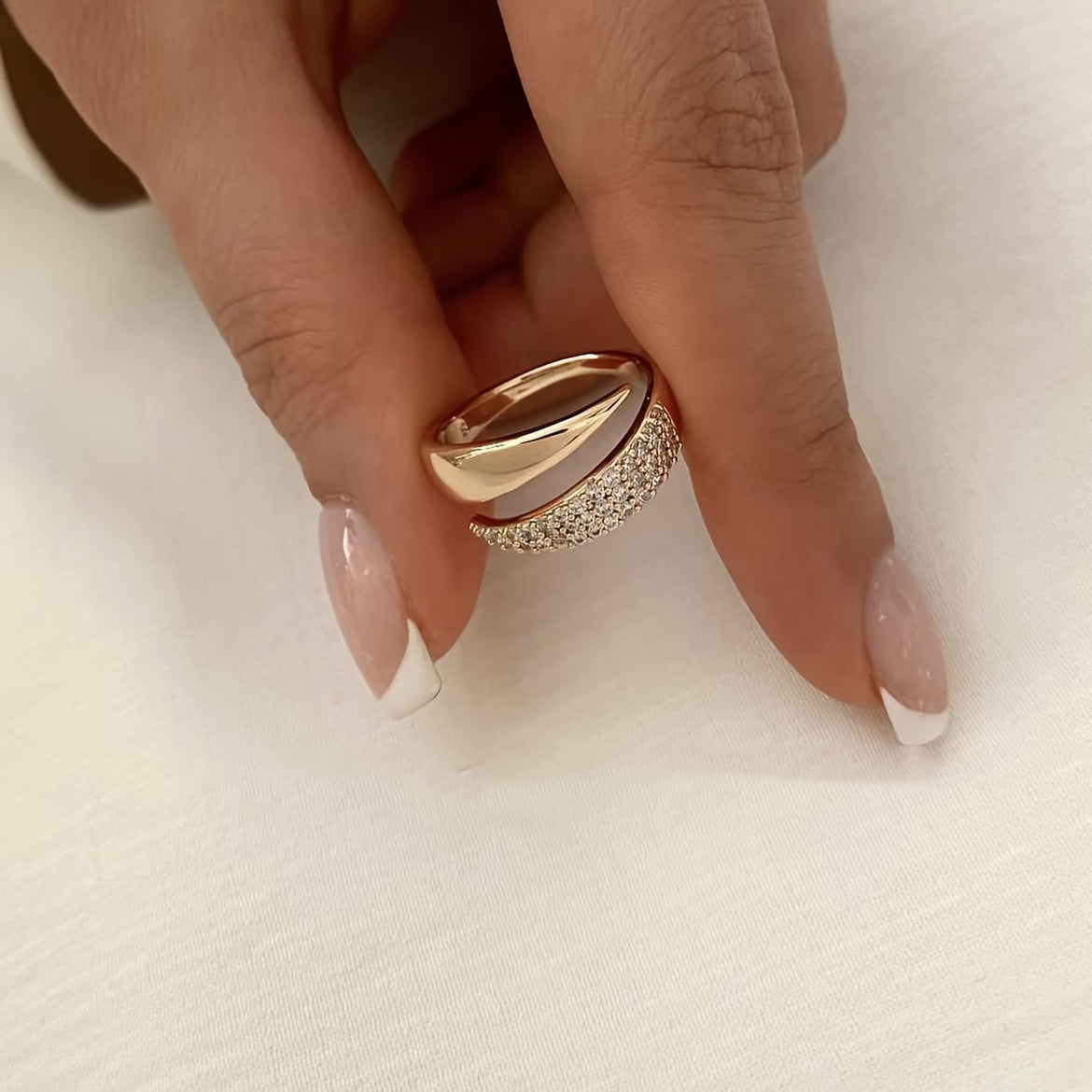 Elegant Pointed Wing Design Inlaid Zirconia Open Ring