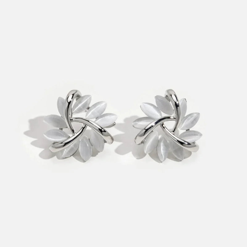 Elegant and exquisite circular opal flower stud earrings in gold