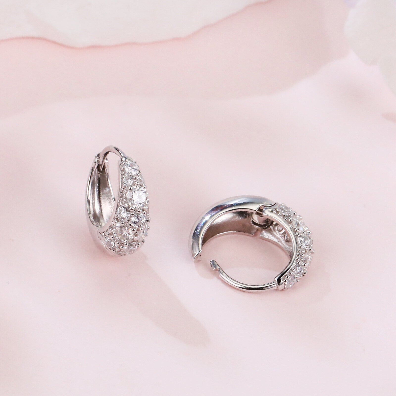 925 Sterling Silver Elegant Moissanite Floral Hoop Earrings In Plated