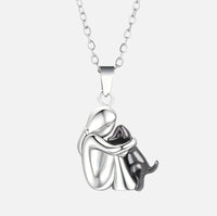 Taisha - Hug pendant necklace