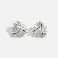 Elegant and exquisite circular opal flower stud earrings in gold