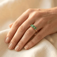 Light Luxury Green Zirconia Shimmer Engagement Ring