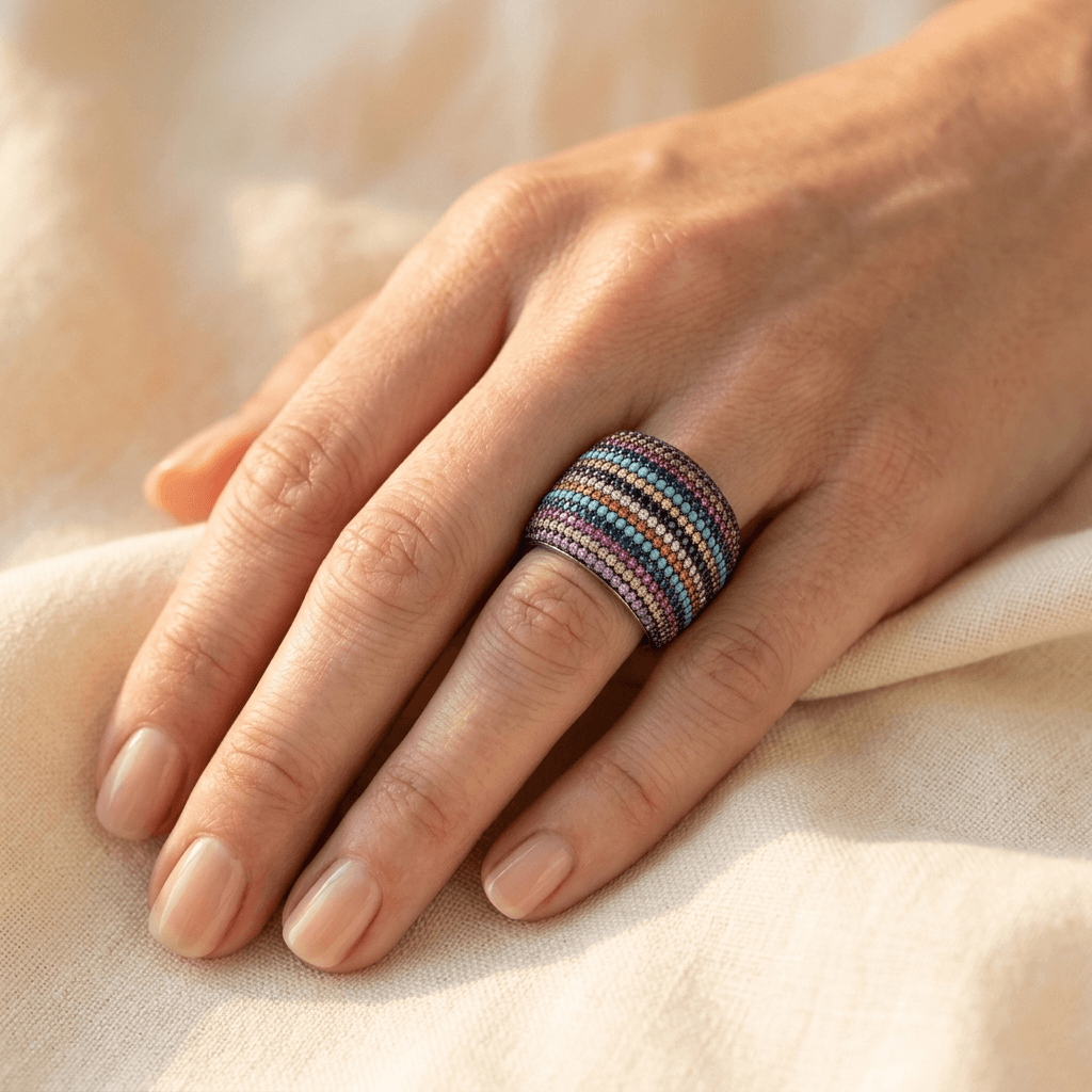 Sparkling Synthetic Zirconia Carved Pattern Wide Ring
