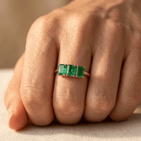 Light Luxury Green Zirconia Shimmer Engagement Ring