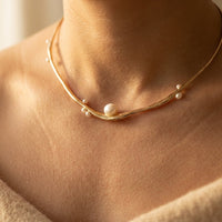 Minimalist Gold Pearl Pendant Necklace