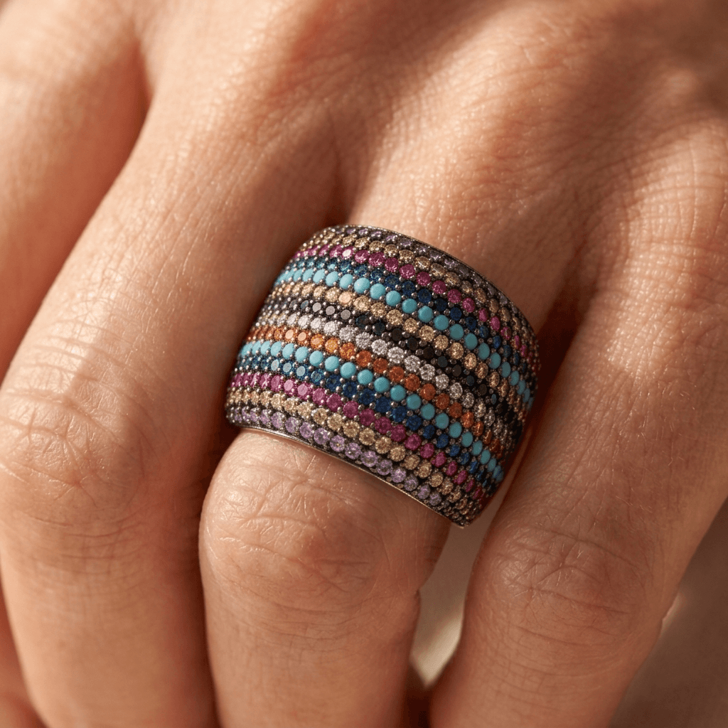 Sparkling Synthetic Zirconia Carved Pattern Wide Ring